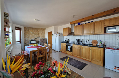 Уникален четиристаен апартамент със зашеметяваща гледка към три планини и град Банско