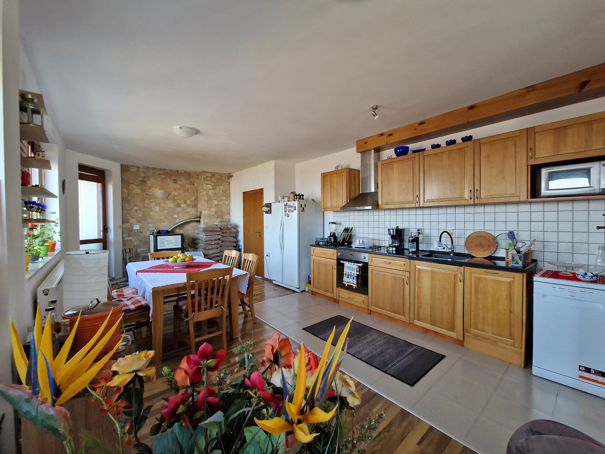 Уникален четиристаен апартамент със зашеметяваща гледка към три планини и град Банско