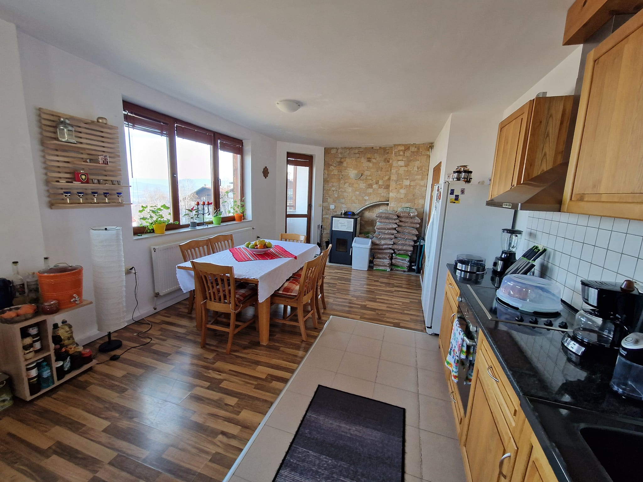 Уникален четиристаен апартамент със зашеметяваща гледка към три планини и град Банско