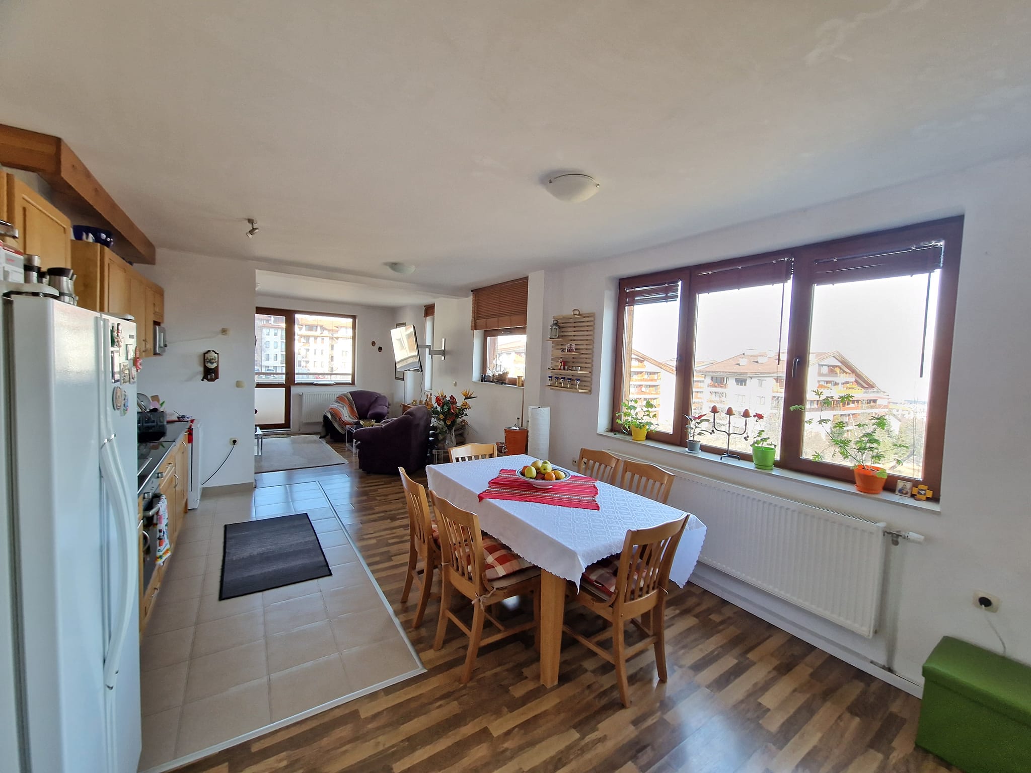 Уникален четиристаен апартамент със зашеметяваща гледка към три планини и град Банско