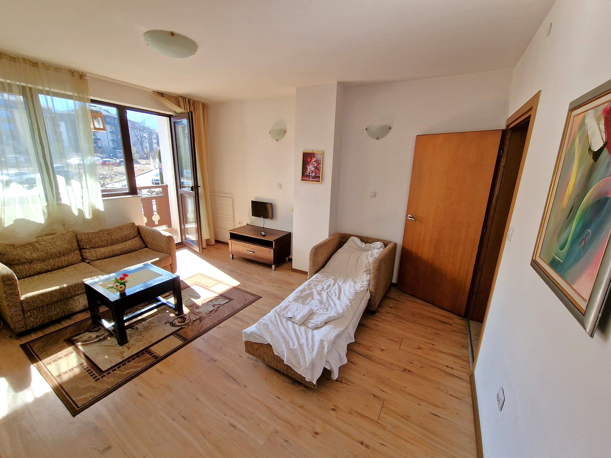 Южен двустаен апартамент на 200 метра от хотел Кемпински и Ресторант Виктория