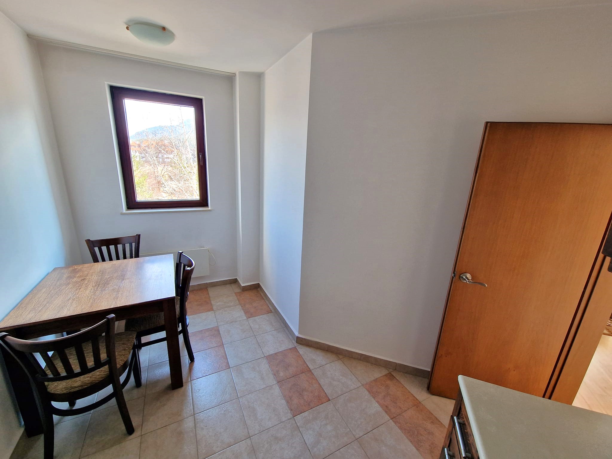 Южен двустаен апартамент на 200 метра от хотел Кемпински и Ресторант Виктория