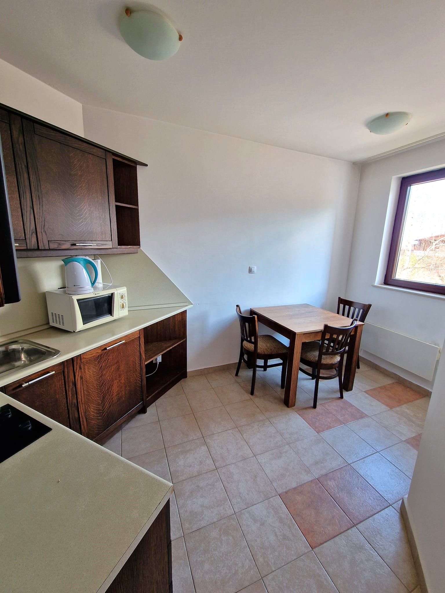 Южен двустаен апартамент на 200 метра от хотел Кемпински и Ресторант Виктория