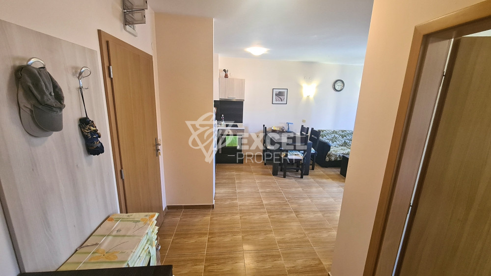 Просторен и красив двустаен апартамент с гледка басейн в Свети Влас