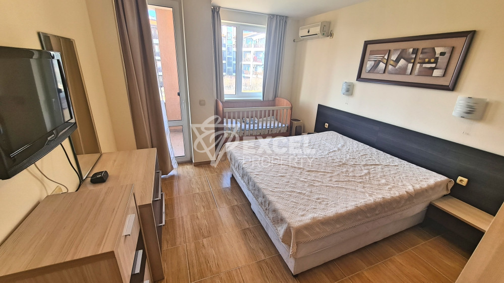 Просторен и красив двустаен апартамент с гледка басейн в Свети Влас