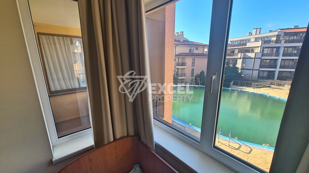 Просторен и красив двустаен апартамент с гледка басейн в Свети Влас