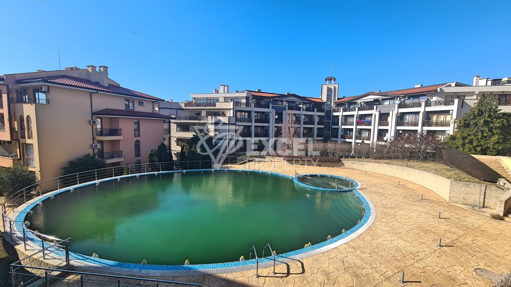 Просторен и красив двустаен апартамент с гледка басейн в Свети Влас