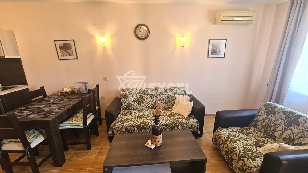 Просторен и красив двустаен апартамент с гледка басейн в Свети Влас