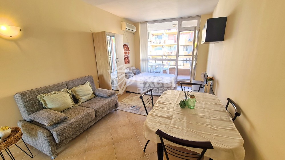 Красиво обзаведено студио в центъра на Слънчев бряг