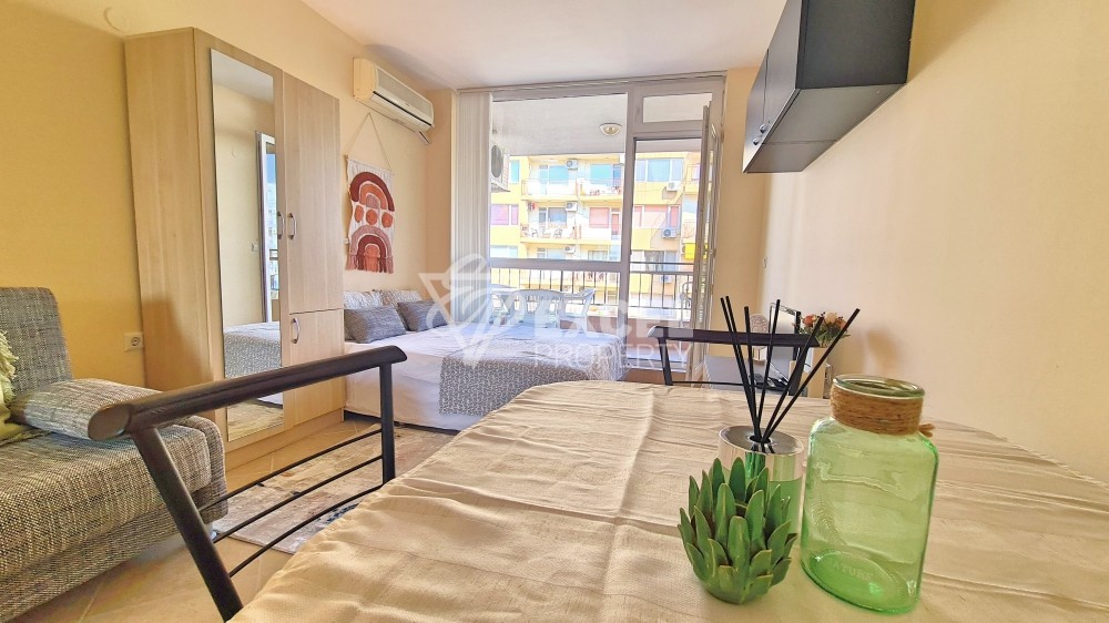 Красиво обзаведено студио в центъра на Слънчев бряг