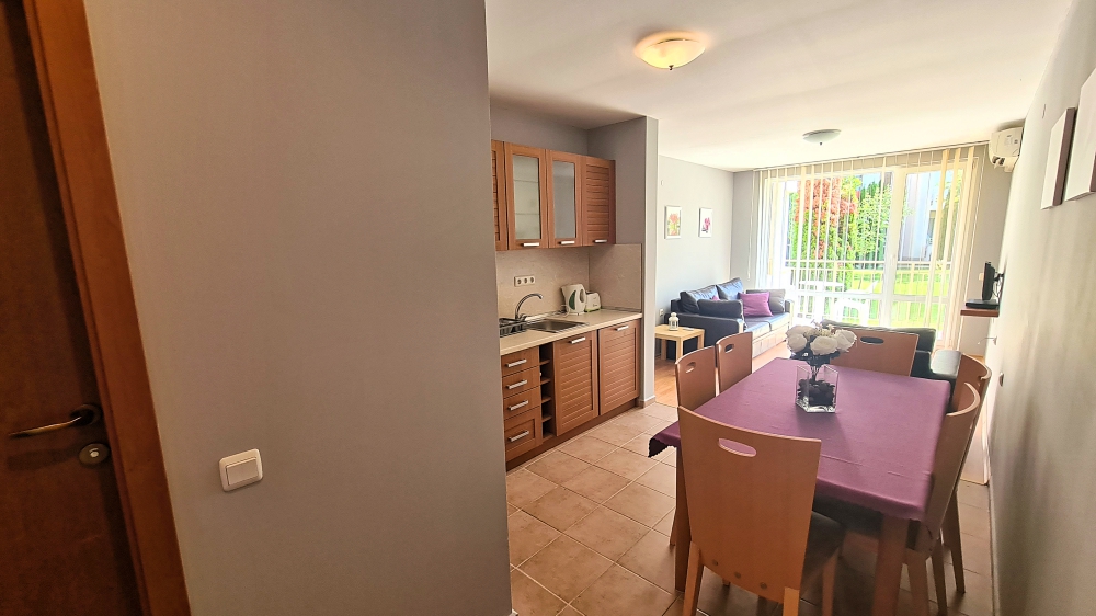 Прекрасен тристаен апартамент в Несебър Форт Клуб