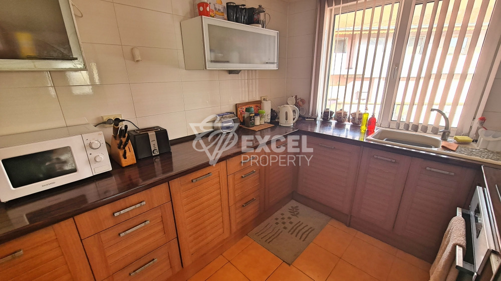 Самостоятелна изцяло обзаведена къща с двор и барбекю