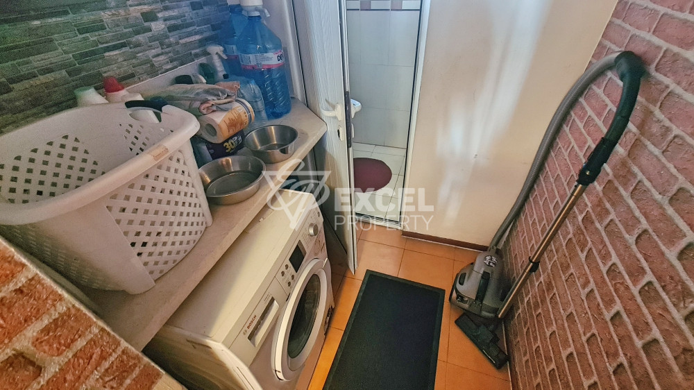 Самостоятелна изцяло обзаведена къща с двор и барбекю