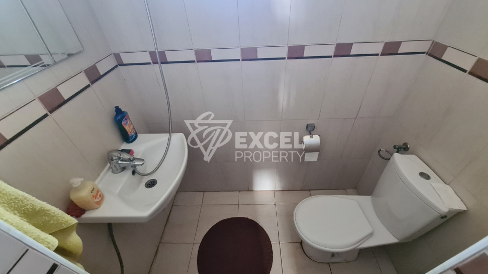 Самостоятелна изцяло обзаведена къща с двор и барбекю