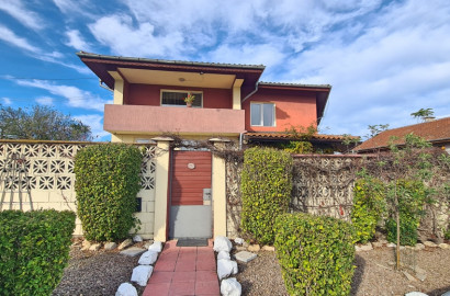 Самостоятелна изцяло обзаведена къща с двор и барбекю