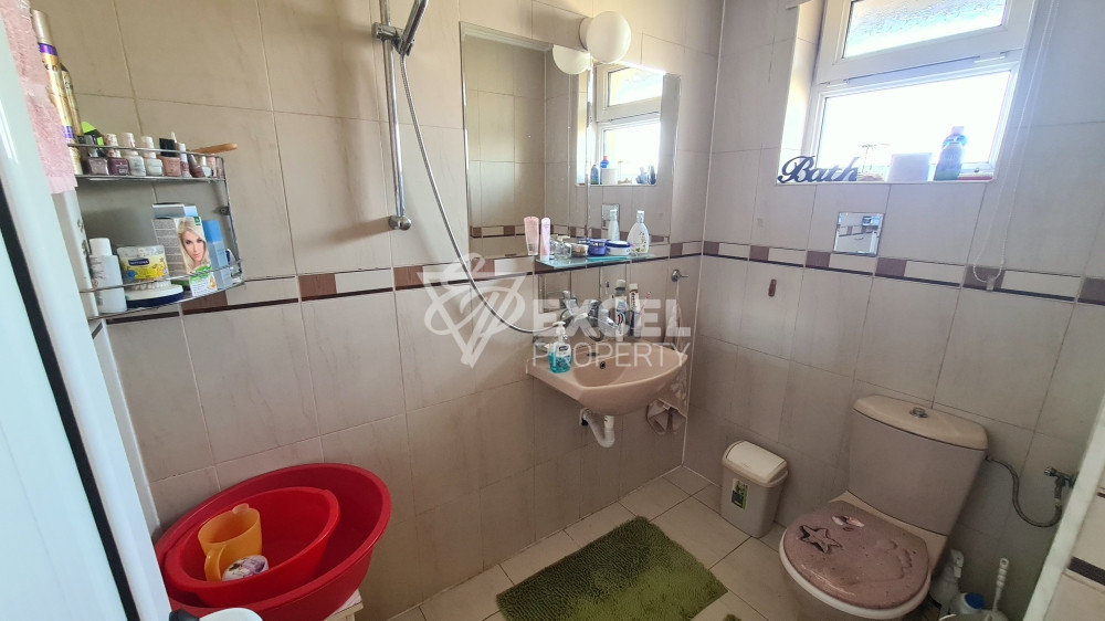 Самостоятелна изцяло обзаведена къща с двор и барбекю