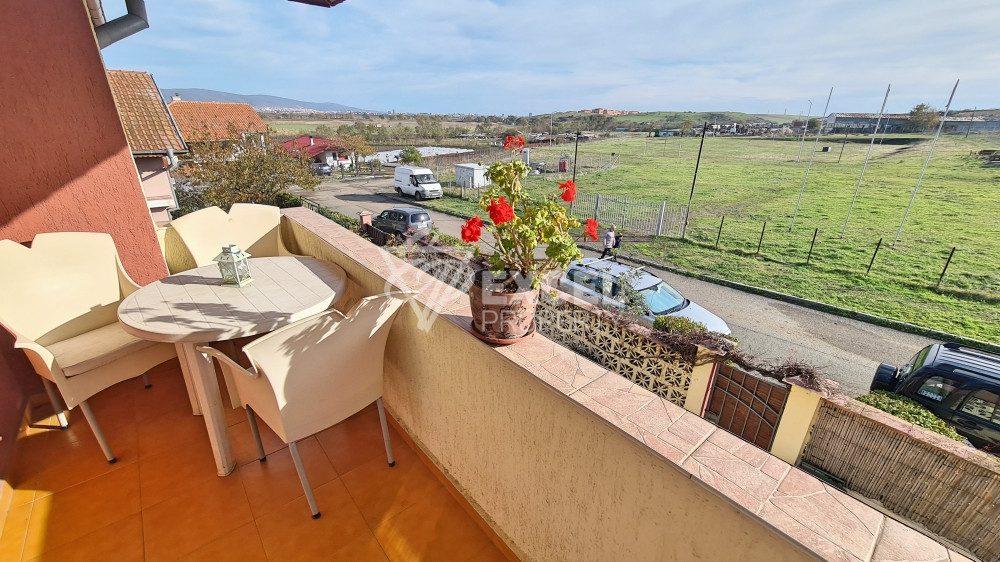 Самостоятелна изцяло обзаведена къща с двор и барбекю