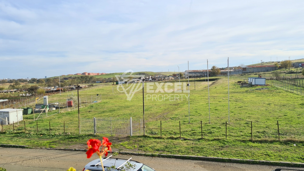 Самостоятелна изцяло обзаведена къща с двор и барбекю