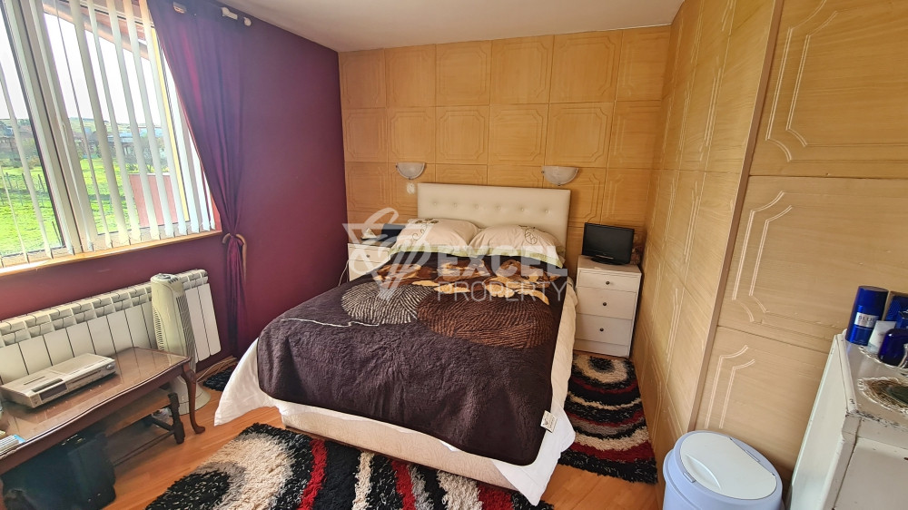 Самостоятелна изцяло обзаведена къща с двор и барбекю