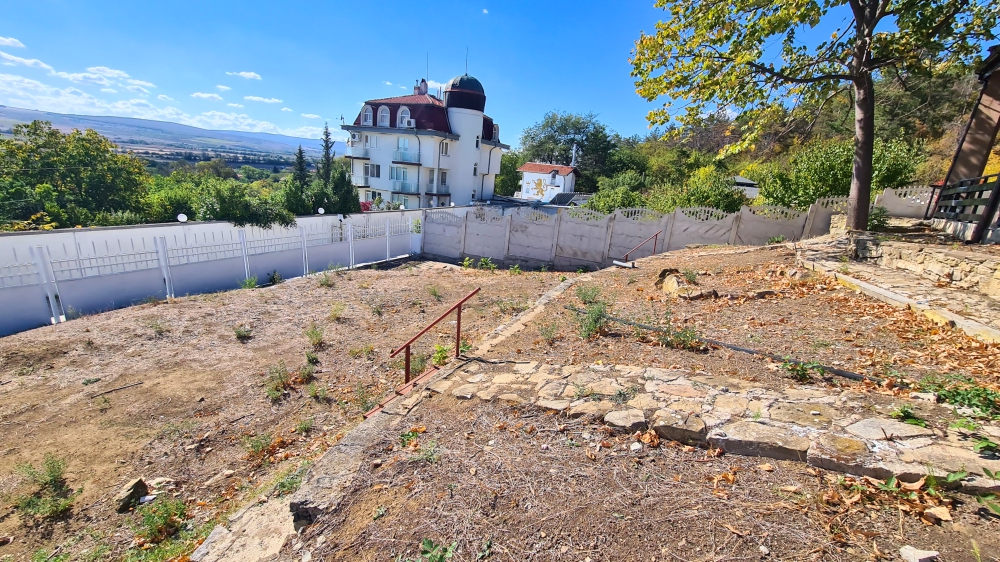 Напълно реновирана къща без такса поддръжка в село Горица