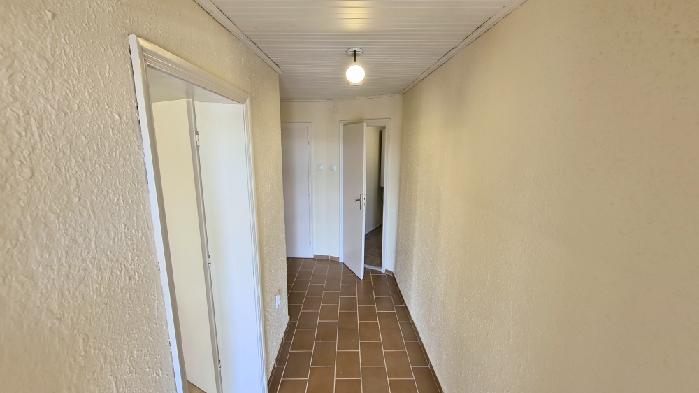 Напълно реновирана къща без такса поддръжка в село Горица