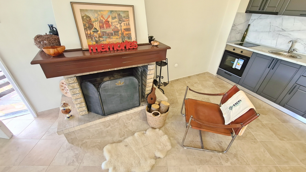 Напълно реновирана къща без такса поддръжка в село Горица