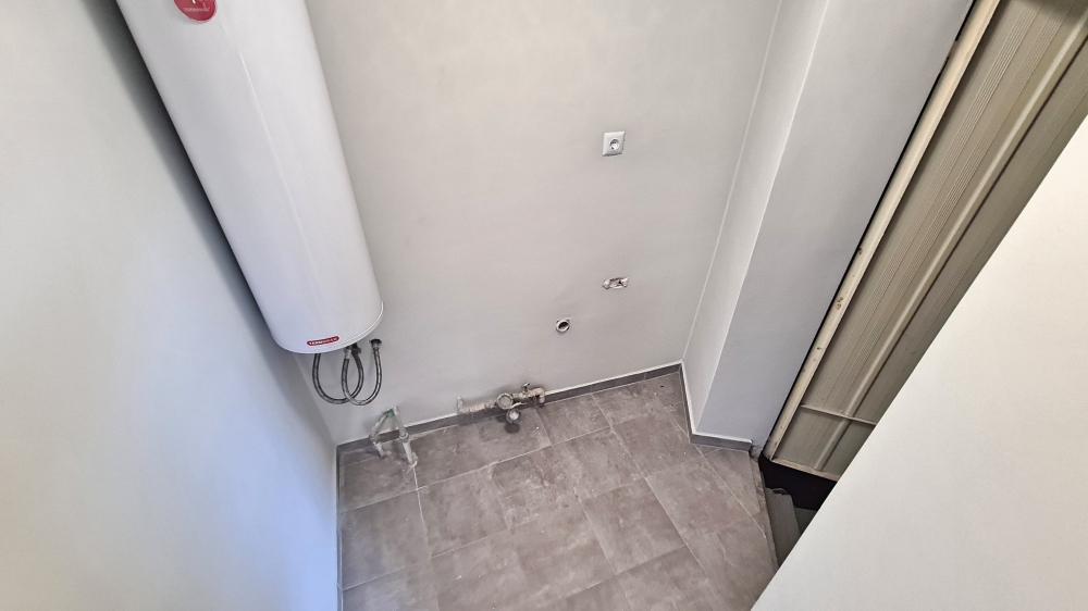 Напълно реновирана къща без такса поддръжка в село Горица