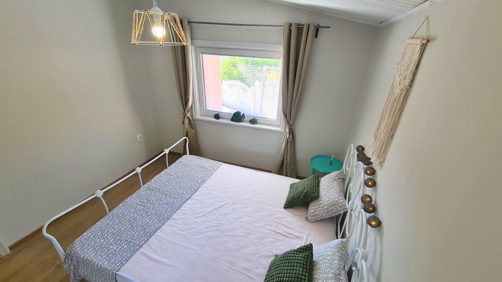 Напълно реновирана къща без такса поддръжка в село Горица