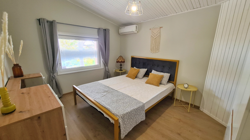 Напълно реновирана къща без такса поддръжка в село Горица