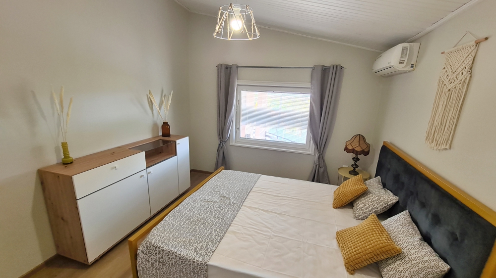 Напълно реновирана къща без такса поддръжка в село Горица