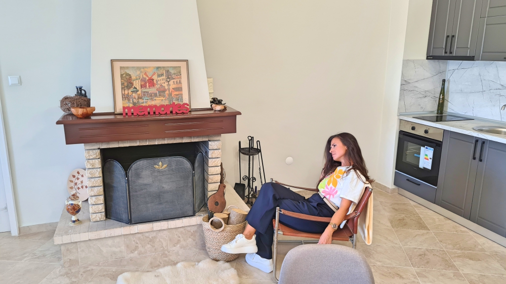 Напълно реновирана къща без такса поддръжка в село Горица