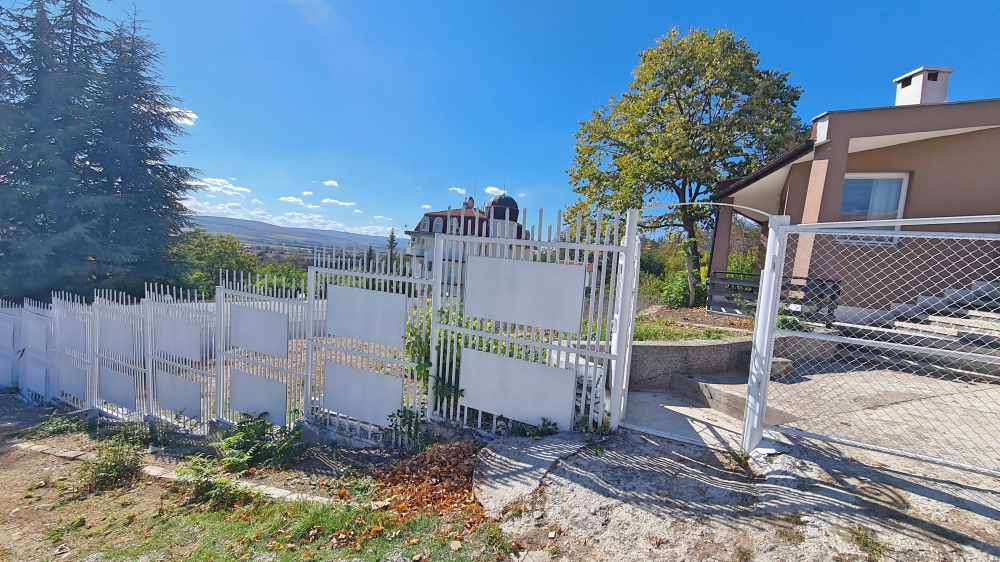 Напълно реновирана къща без такса поддръжка в село Горица