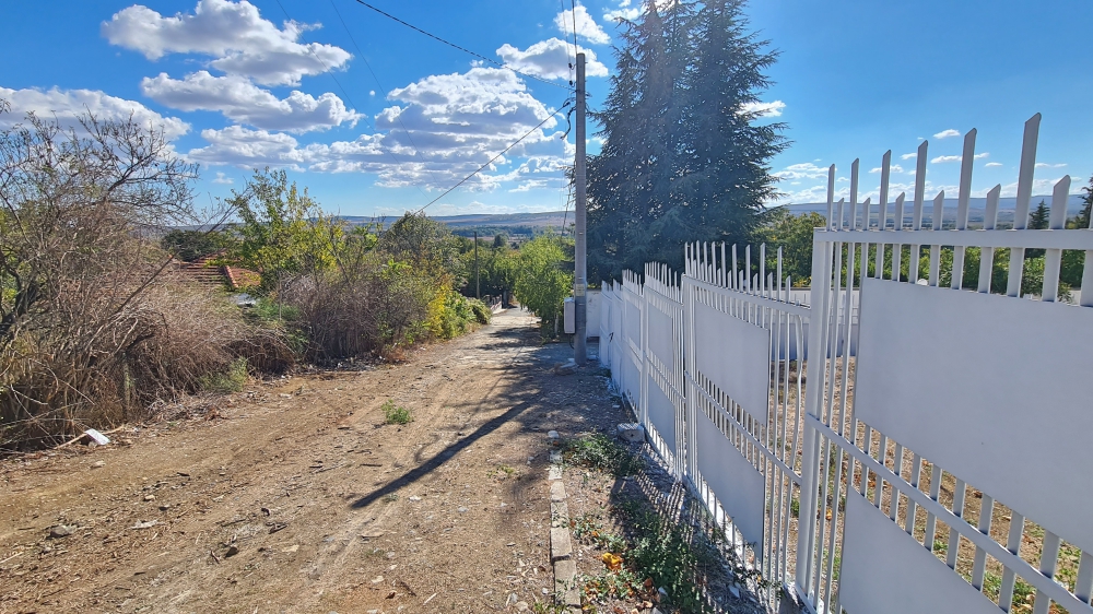 Напълно реновирана къща без такса поддръжка в село Горица