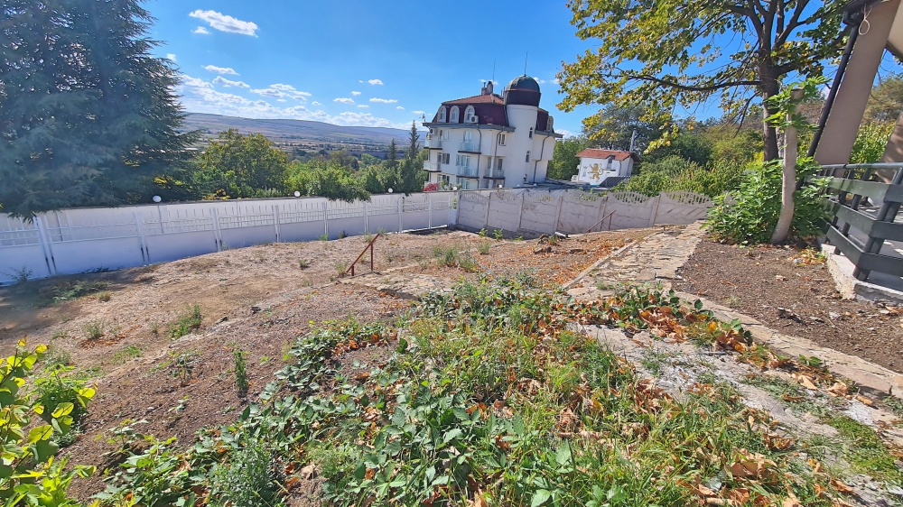 Напълно реновирана къща без такса поддръжка в село Горица