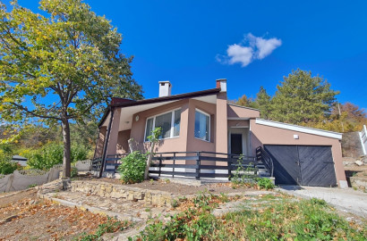 Напълно реновирана къща без такса поддръжка в село Горица