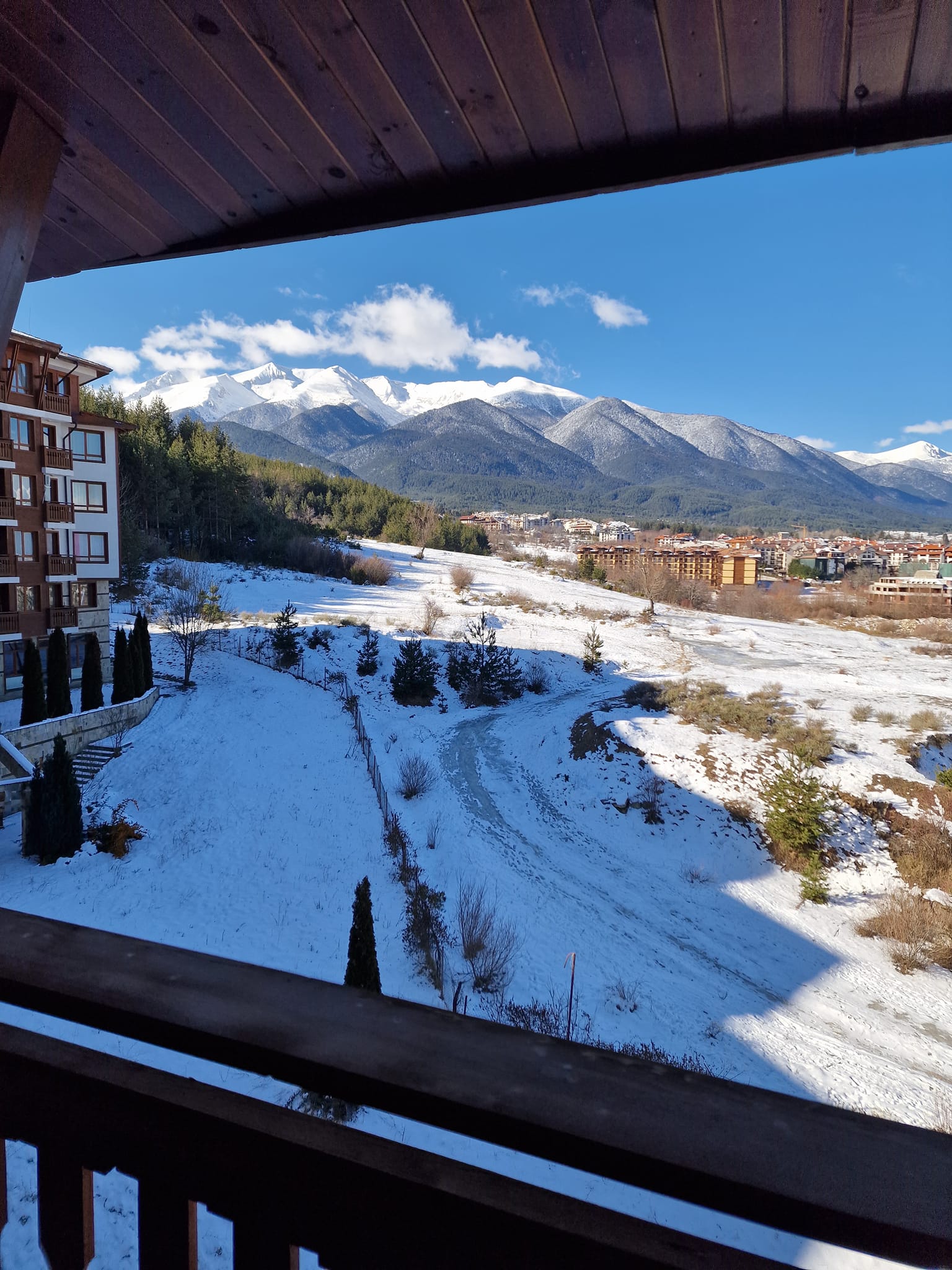 Студио с тераса и красива гледка към Пирин за продажба в Банско