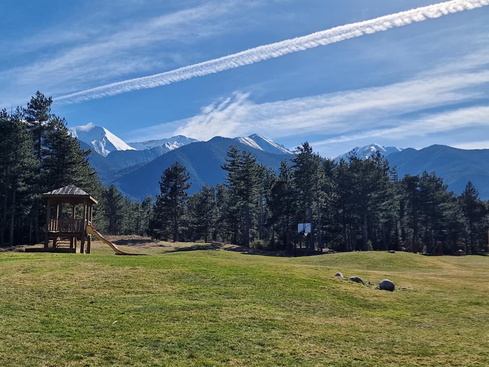Елегантен многостаен апартамент за продажба в сърцето на Pirin Golf & Country Club: Лукс и съвършенство!
