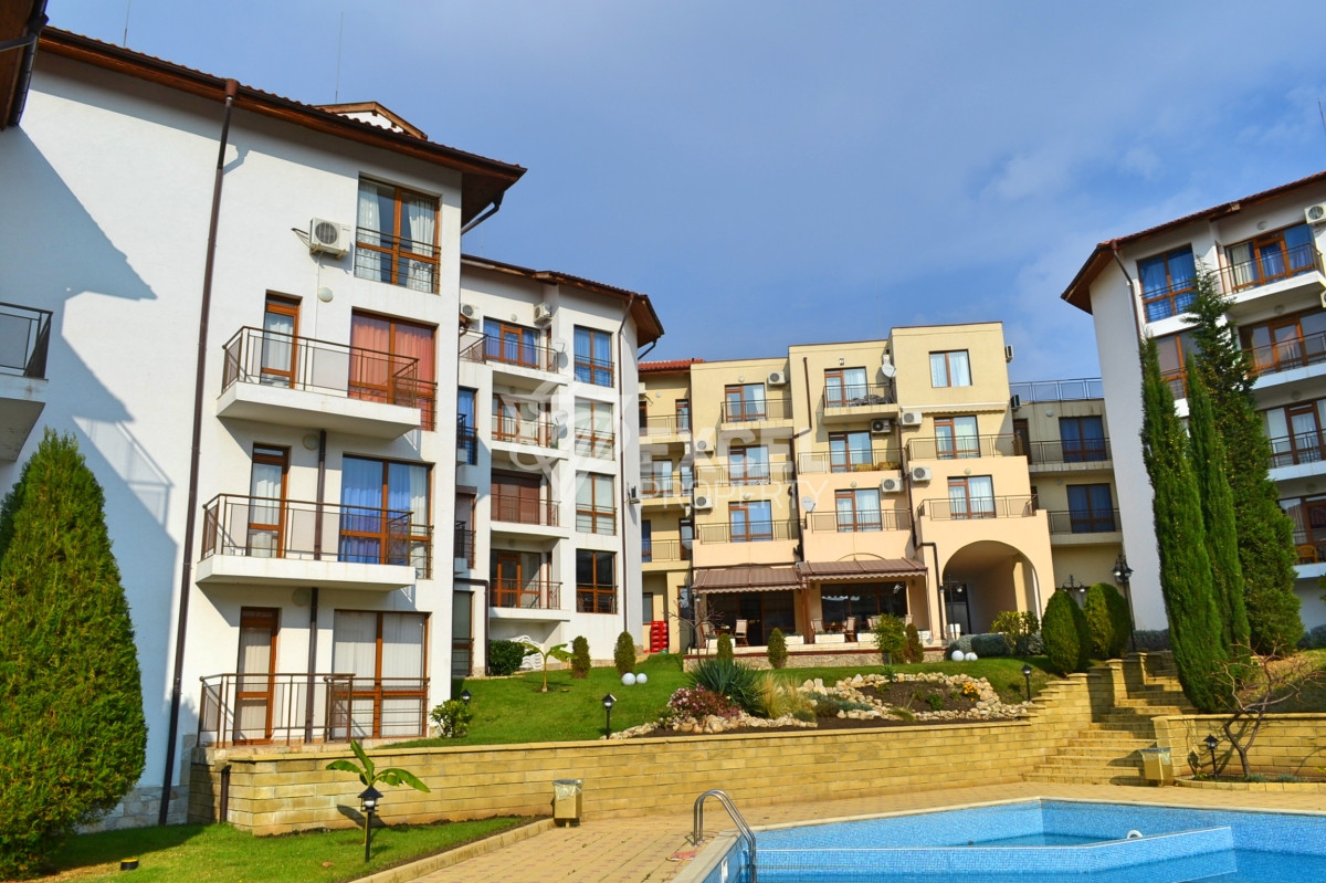 Тристаен апартамент в Свети Влас, комплекс Компас само на 250 м от морето