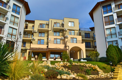 Тристаен апартамент в Свети Влас, комплекс Компас само на 250 м от морето