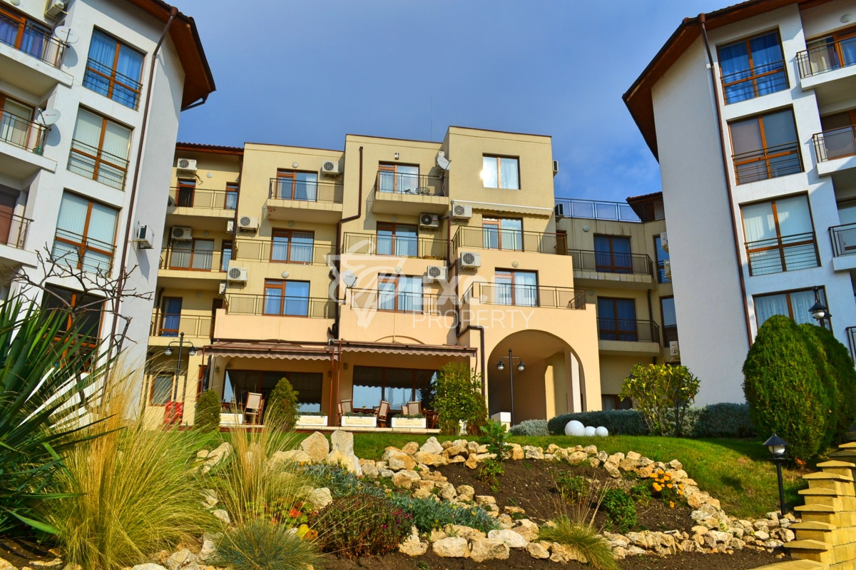 Тристаен апартамент в Свети Влас, комплекс Компас само на 250 м от морето