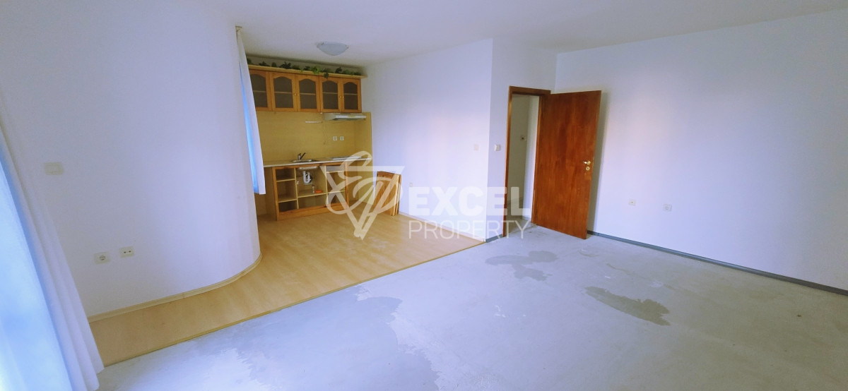 Тристаен апартамент в Свети Влас, комплекс Компас само на 250 м от морето