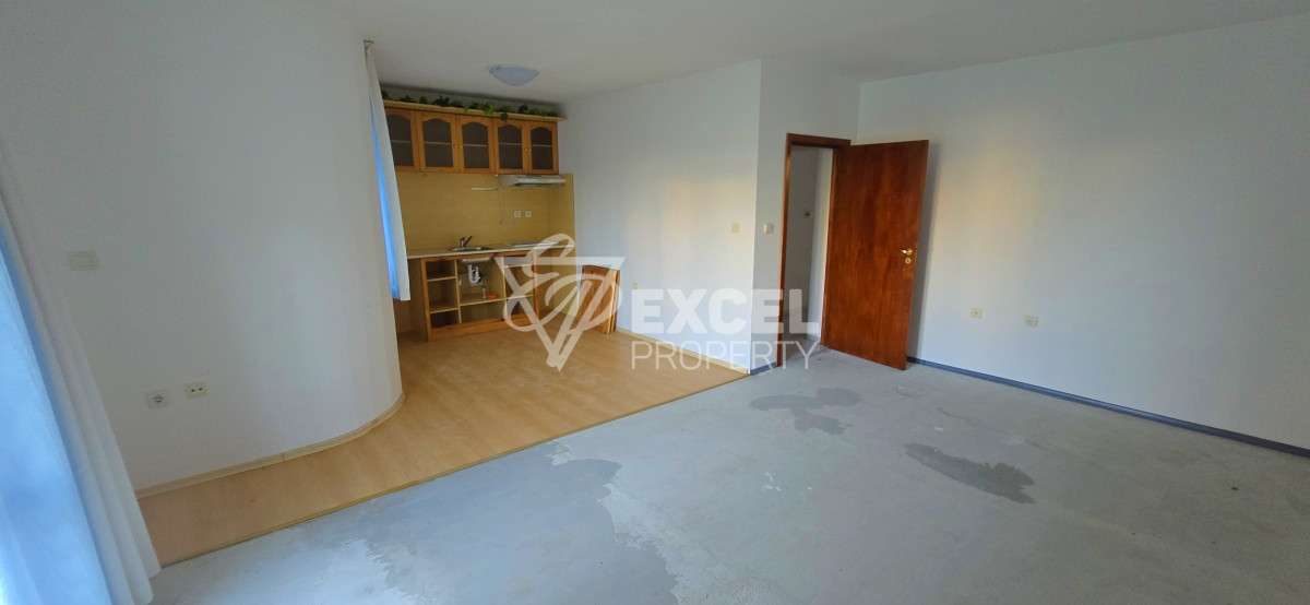 Тристаен апартамент в Свети Влас, комплекс Компас само на 250 м от морето