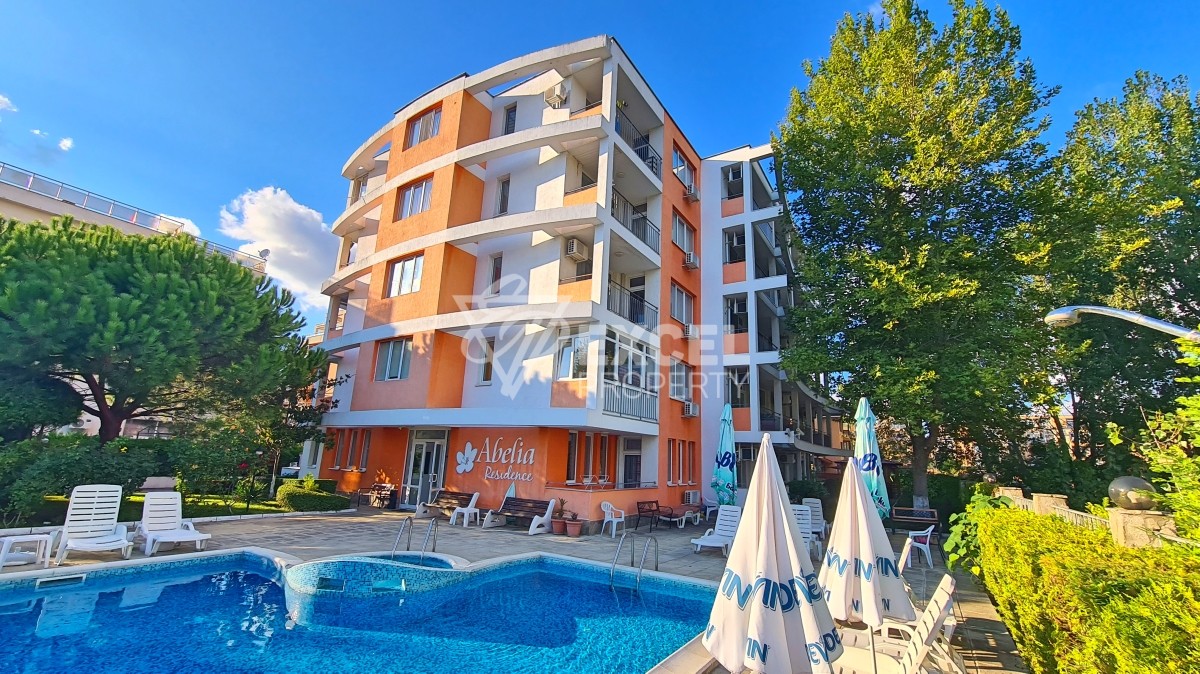 Обзаведено студио в Слънчев Бряг с гледка към басейна