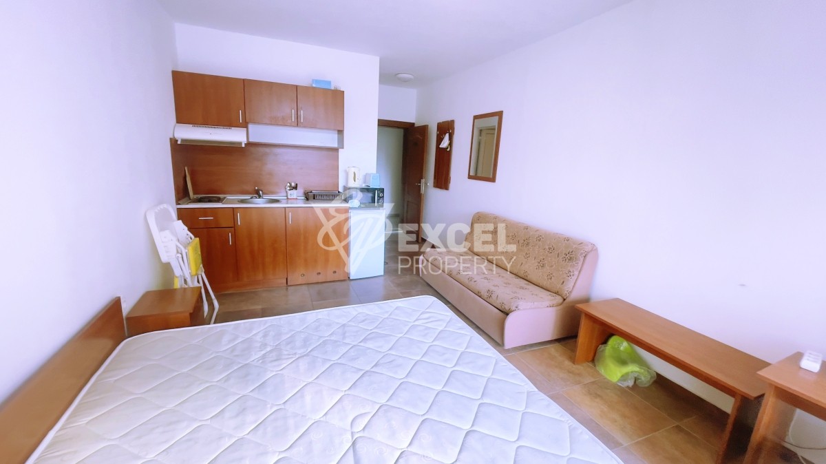 Обзаведено студио в Слънчев Бряг с гледка към басейна