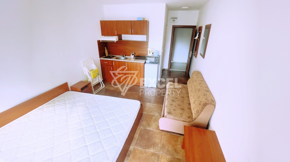 Обзаведено студио в Слънчев Бряг с гледка към басейна