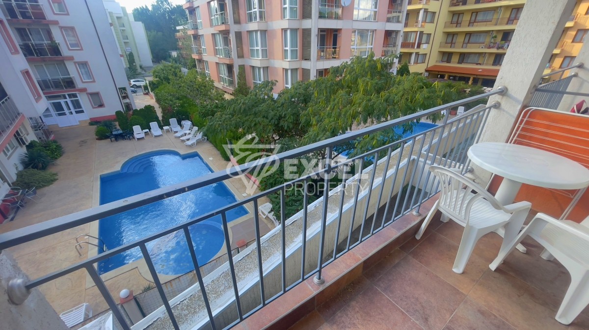 Обзаведено студио в Слънчев Бряг с гледка към басейна