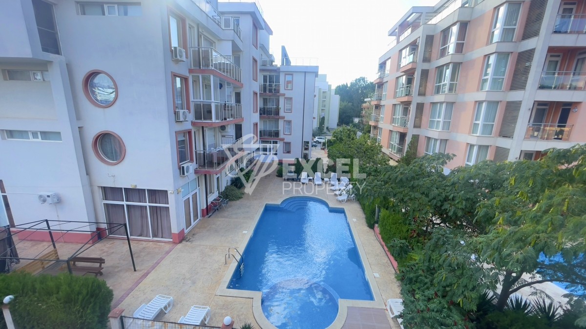 Обзаведено студио в Слънчев Бряг с гледка към басейна