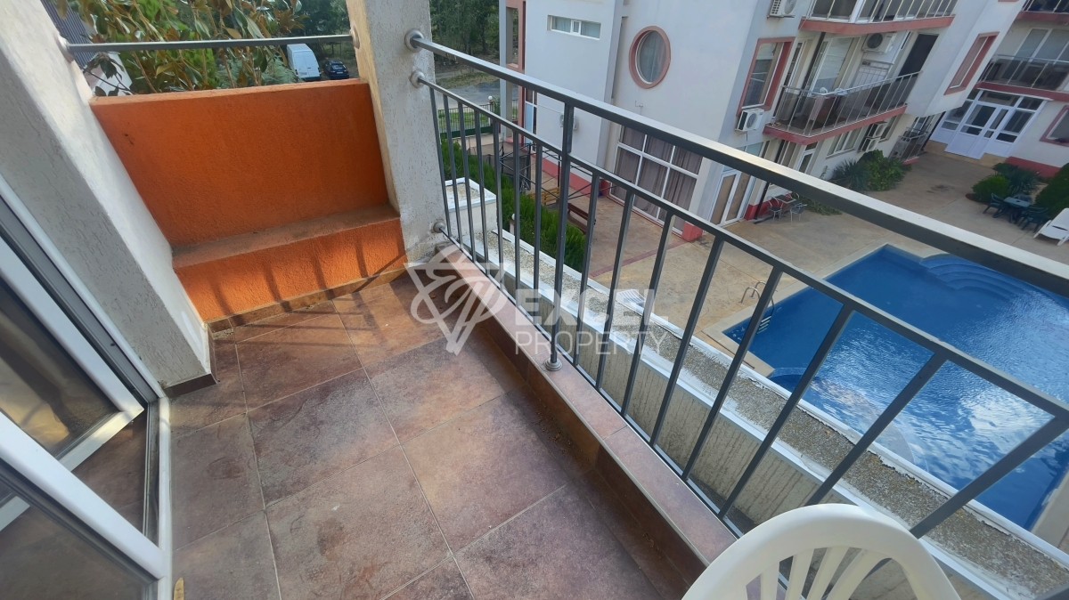 Обзаведено студио в Слънчев Бряг с гледка към басейна