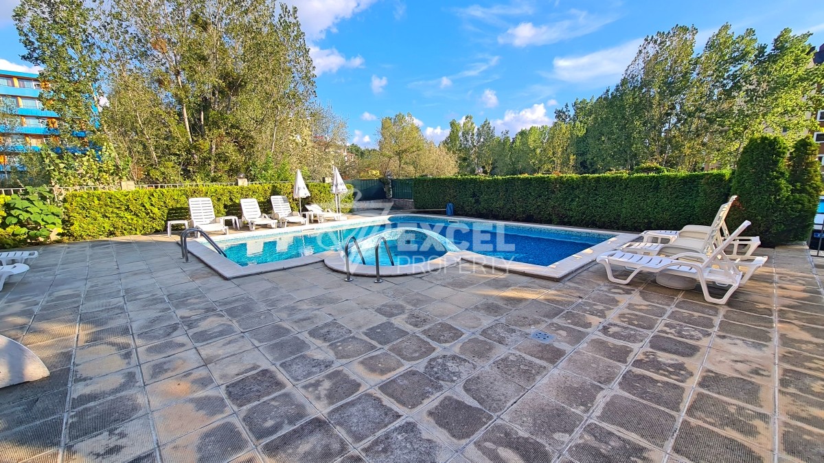 Обзаведено студио в Слънчев Бряг с гледка към басейна