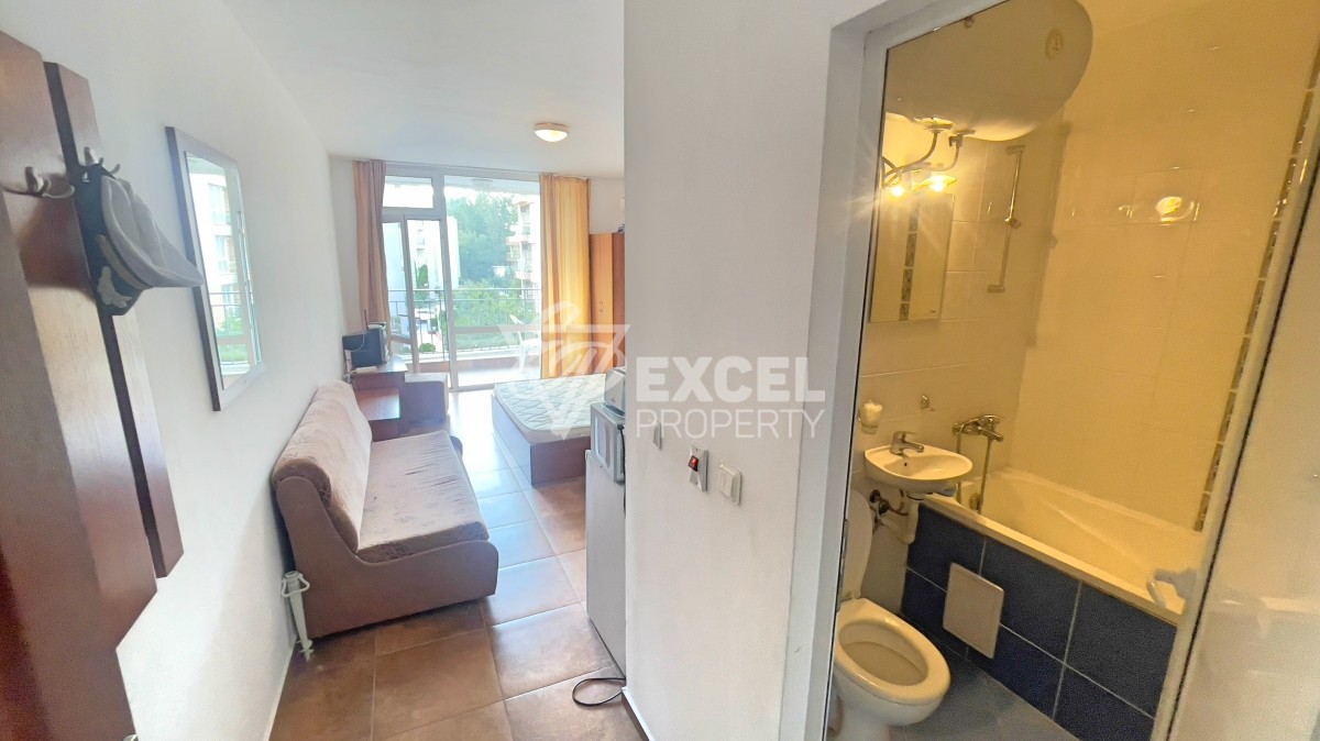 Обзаведено студио в Слънчев Бряг с гледка към басейна